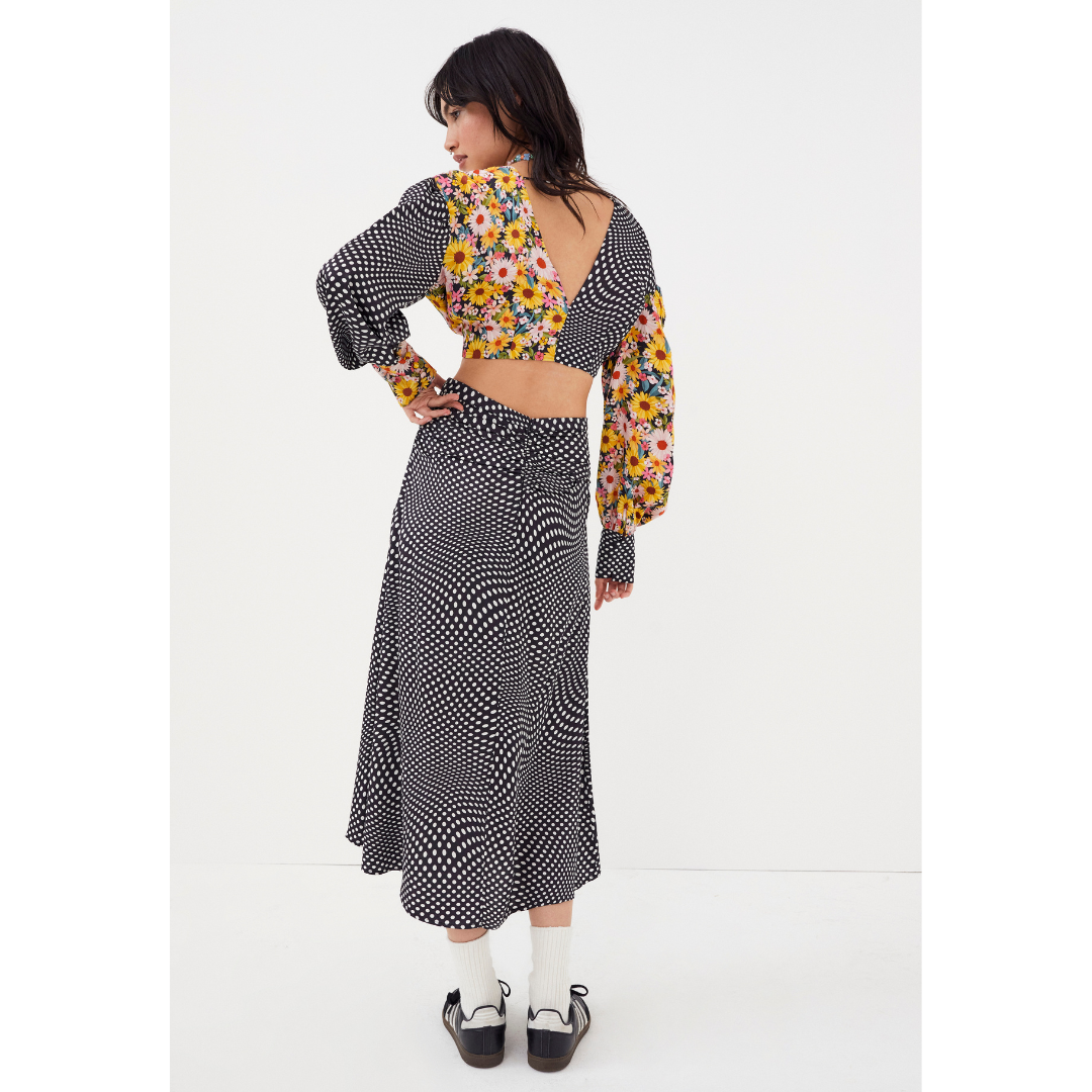 kat printed midi dress From garden parties to Mother's Day brunch, the Kat Midi Dress suits every age and every occasion. Flutter sleeves bring the charm while the tiered skirt brings just the right amount of